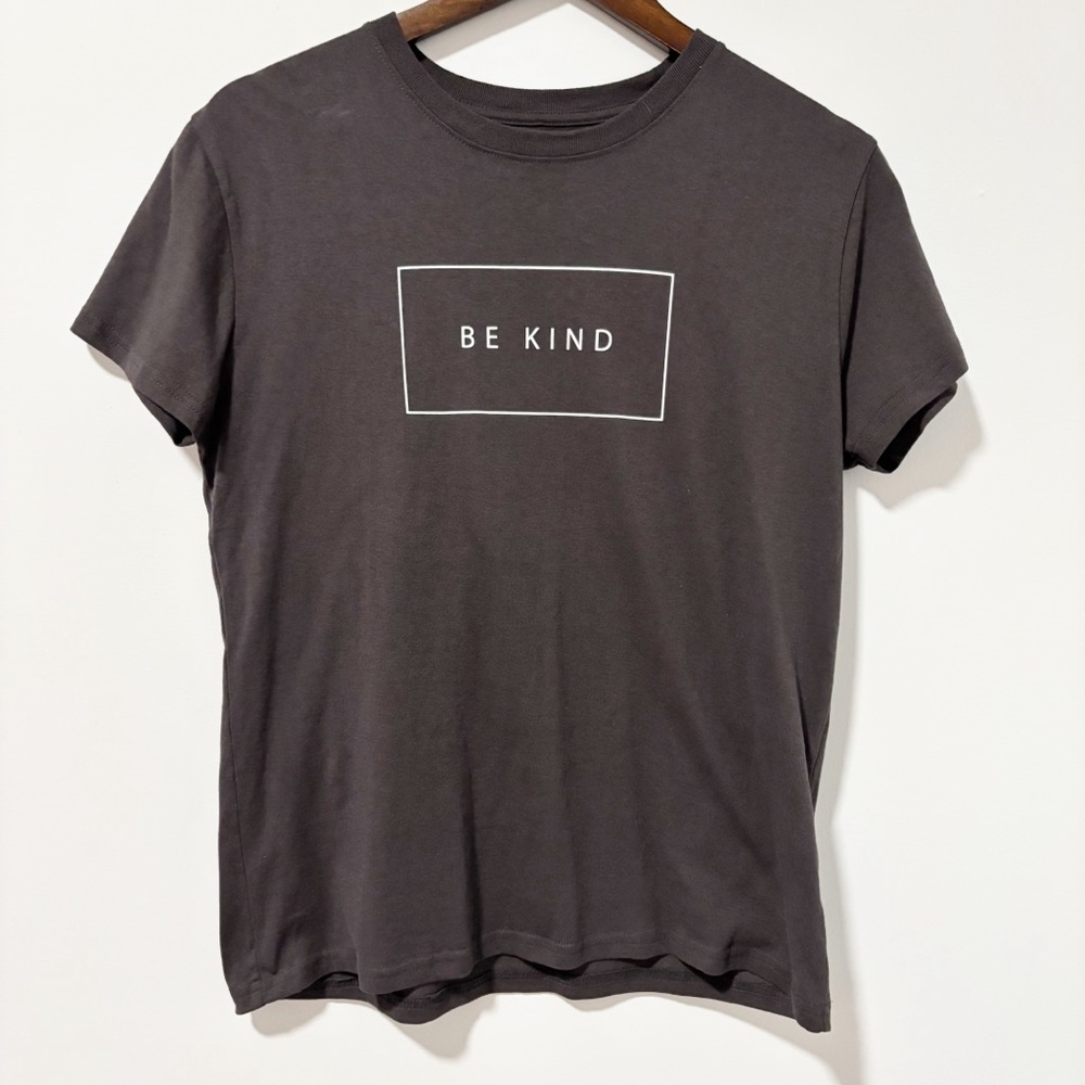 Doe Be Kind Graphic T-Shirt Womens Size Medium‎ Gray Cotton Short Sleeve Casual